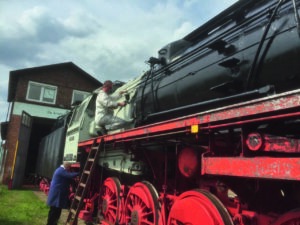 Brantho-Korrux_3in1_Lok_Lackieren2